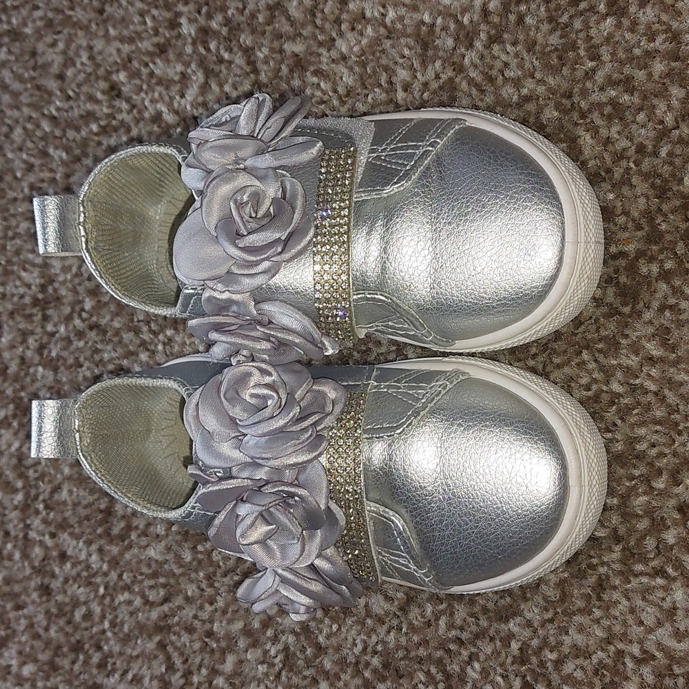 Silver and White Ositos Shoes
